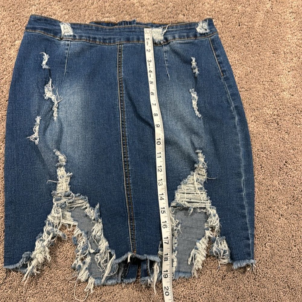 Super stretch denim skirt with distressing ! Size large - Picture 7 of 7